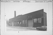 2055-2071 N SUMMIT AVE, a Astylistic Utilitarian Building garage (residential), built in Milwaukee, Wisconsin in 1909.