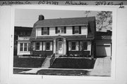 2547 N SUMMIT AVE, a Dutch Colonial Revival house, built in Milwaukee, Wisconsin in 1925.