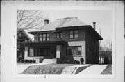 2567 N SUMMIT AVE, a Prairie School house, built in Milwaukee, Wisconsin in 1912.