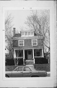 2621 N SUMMIT AVE, a American Foursquare house, built in Milwaukee, Wisconsin in 1906.