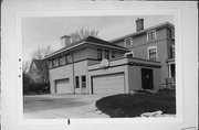 2726 E NEWBERRY BLVD (REAR), a Prairie School garage, built in Milwaukee, Wisconsin in 1909.