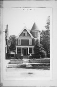 2832 N SUMMIT AVE, a Queen Anne house, built in Milwaukee, Wisconsin in 1895.