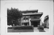 3243 N SUMMIT AVE, a Prairie School house, built in Milwaukee, Wisconsin in 1911.