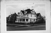 2604 N TERRACE AVE, a Queen Anne house, built in Milwaukee, Wisconsin in 1902.