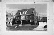 2618 N TERRACE AVE, a Colonial Revival/Georgian Revival house, built in Milwaukee, Wisconsin in 1911.