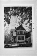 1423 W WALKER ST, a Queen Anne house, built in Milwaukee, Wisconsin in 1895.