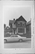 1423 W WALKER ST, a Queen Anne house, built in Milwaukee, Wisconsin in 1895.