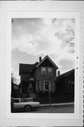 1017 W WASHINGTON ST, a Gabled Ell house, built in Milwaukee, Wisconsin in .