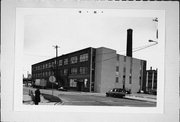 140-58 S WATER ST, a Commercial Vernacular warehouse, built in Milwaukee, Wisconsin in 1920.
