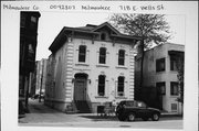 718 E WELLS ST, a Italianate house, built in Milwaukee, Wisconsin in 1874.