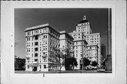 925 E WELLS ST, a Neoclassical/Beaux Arts apartment/condominium, built in Milwaukee, Wisconsin in 1908.