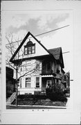 2564-2566 S WENTWORTH AVE, a Colonial Revival/Georgian Revival duplex/two-flat, built in Milwaukee, Wisconsin in 1901.