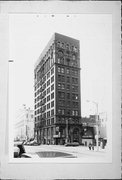 229-231 E WISCONSIN AVE, a Neoclassical/Beaux Arts large office building, built in Milwaukee, Wisconsin in 1899.