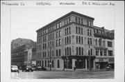 331 E WISCONSIN AVE, a Italianate retail building, built in Milwaukee, Wisconsin in 1867.