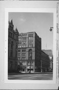 425 E WISCONSIN AVE, a Romanesque Revival large office building, built in Milwaukee, Wisconsin in 1892.