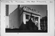 526-532 E WISCONSIN AVE, a Neoclassical/Beaux Arts small office building, built in Milwaukee, Wisconsin in 1906.
