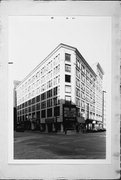 152 W WISCONSIN AVE, a Chicago Commercial Style large office building, built in Milwaukee, Wisconsin in 1907.