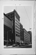 176-178 W WISCONSIN AVE, a Chicago Commercial Style bank/financial institution, built in Milwaukee, Wisconsin in 1923.