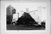202 W WISCONSIN AVE, a Art/Streamline Moderne retail building, built in Milwaukee, Wisconsin in 1936.