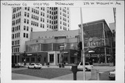 275 W WISCONSIN AVE, a Late-Modern large retail building, built in Milwaukee, Wisconsin in 1980.