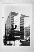 310 W WISCONSIN AVE, a Late-Modern large office building, built in Milwaukee, Wisconsin in 1982.
