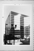 310 W WISCONSIN AVE, a Late-Modern large office building, built in Milwaukee, Wisconsin in 1982.