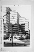 310 W WISCONSIN AVE, a Late-Modern large office building, built in Milwaukee, Wisconsin in 1982.