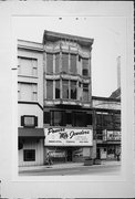 431 W WISCONSIN AVE, a Queen Anne retail building, built in Milwaukee, Wisconsin in 1906.