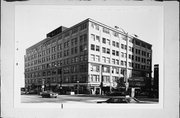 536 W WISCONSIN AVE, a Chicago Commercial Style large office building, built in Milwaukee, Wisconsin in 1922.