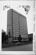 915 W WISCONSIN AVE, a Contemporary university or college building, built in Milwaukee, Wisconsin in 1954.