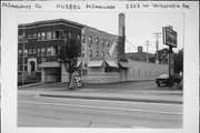 2323 W WISCONSIN AVE, a Commercial Vernacular gas station/service station, built in Milwaukee, Wisconsin in 1949.