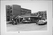 2502 W WISCONSIN AVE, a Commercial Vernacular gas station/service station, built in Milwaukee, Wisconsin in 1950.