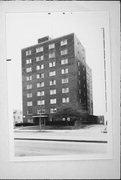 2905 W WISCONSIN AVE, a Contemporary apartment/condominium, built in Milwaukee, Wisconsin in 1950.