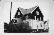 117 W WRIGHT ST, a Craftsman house, built in Milwaukee, Wisconsin in 1903.