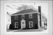 672 N 72ND ST, a Colonial Revival/Georgian Revival house, built in Wauwatosa, Wisconsin in 1941.