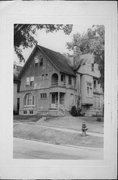 1204 KAVANAUGH PL, a Queen Anne house, built in Wauwatosa, Wisconsin in 1893.