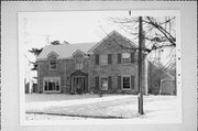 7915 Mary Ellen Pl, a Colonial Revival/Georgian Revival house, built in Wauwatosa, Wisconsin in 1938.