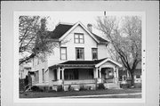 7208 MILWAUKEE AVE, a Queen Anne house, built in Wauwatosa, Wisconsin in 1910.