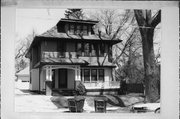 6420-6422 W MILWAUKEE AVE, a American Foursquare duplex, built in Wauwatosa, Wisconsin in 1924.