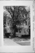 7832 WARREN AVE 7832 WARREN AVE, a Queen Anne house, built in Wauwatosa, Wisconsin in 1892.