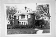 8000 WARREN AVE, a Colonial Revival/Georgian Revival house, built in Wauwatosa, Wisconsin in 1908.