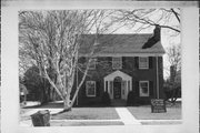 6527 WASHINGTON CIR, a Colonial Revival/Georgian Revival house, built in Wauwatosa, Wisconsin in 1934.