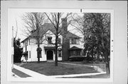 1940 WAUWATOSA AVE, a Arts and Crafts house, built in Wauwatosa, Wisconsin in 1922.