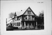 1565-1567 S 80TH ST, a Queen Anne duplex/two-flat, built in West Allis, Wisconsin in 1905.