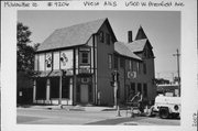 6500 W GREENFIELD AVE, a Queen Anne apartment/condominium, built in West Allis, Wisconsin in 1905.