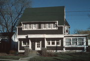 617-617 1/2 BLUFF ST, a Arts and Crafts house, built in Beloit, Wisconsin in 1911.