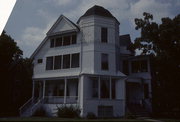 925 BUSHNELL ST (AND 604 HARRISON), a Queen Anne house, built in Beloit, Wisconsin in 1892.