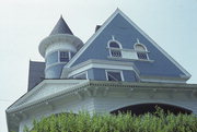 802 PARK AVE, a Queen Anne house, built in Beloit, Wisconsin in 1895.