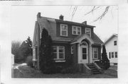 7014 Hubbard Ave, a Colonial Revival/Georgian Revival house, built in Middleton, Wisconsin in 1928.
