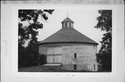 W SIDE OF GILBERT RD, OFF OF HAFEMAN RD, a Other Vernacular centric barn, built in Spring Valley, Wisconsin in 1892.